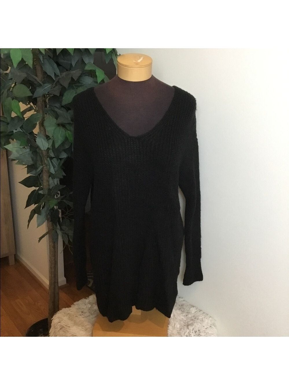 IT’S Our Time lace up black Large tunic sweater